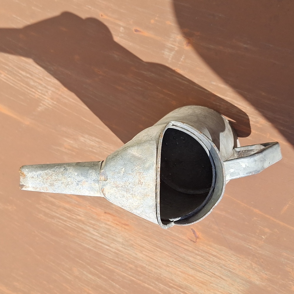 Vintage 1 Quart Galvanized Liquid Oil Can With Spout - Picture 5 of 5